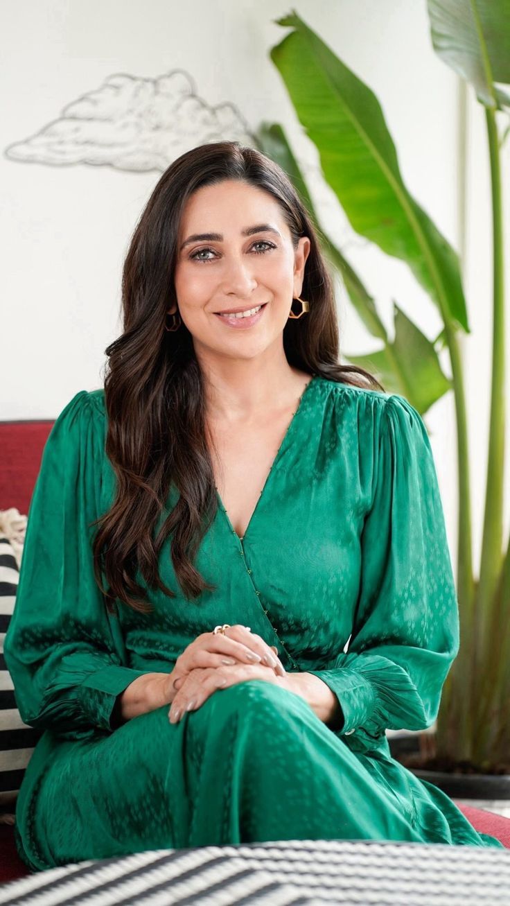 Karisma Kapoor Biography: The Elegant Star of Bollywood’s Golden Era