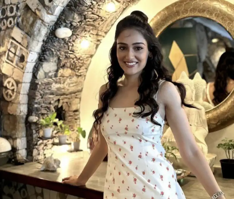 Shreya Jain Biography 2025: Beauty Influencer, YouTuber & Creator of SJ Merch